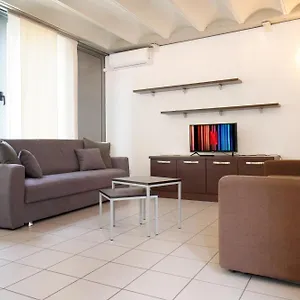 Tra E Montagna Casa Ideale Лекко